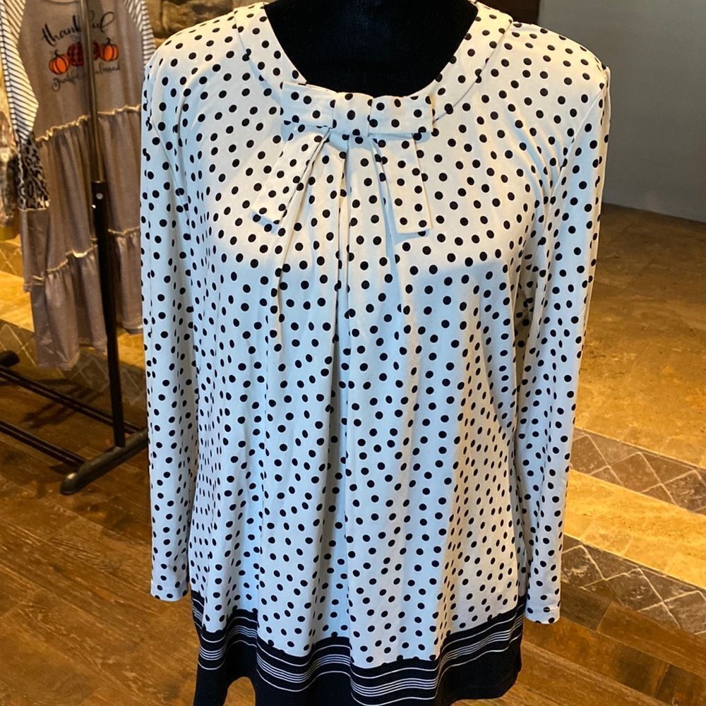 Karl Lagerfeld polka dot lightweight zipper back top size medium